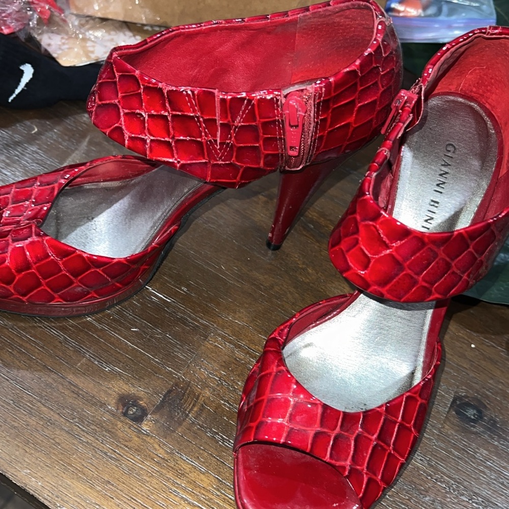 GB snake heels